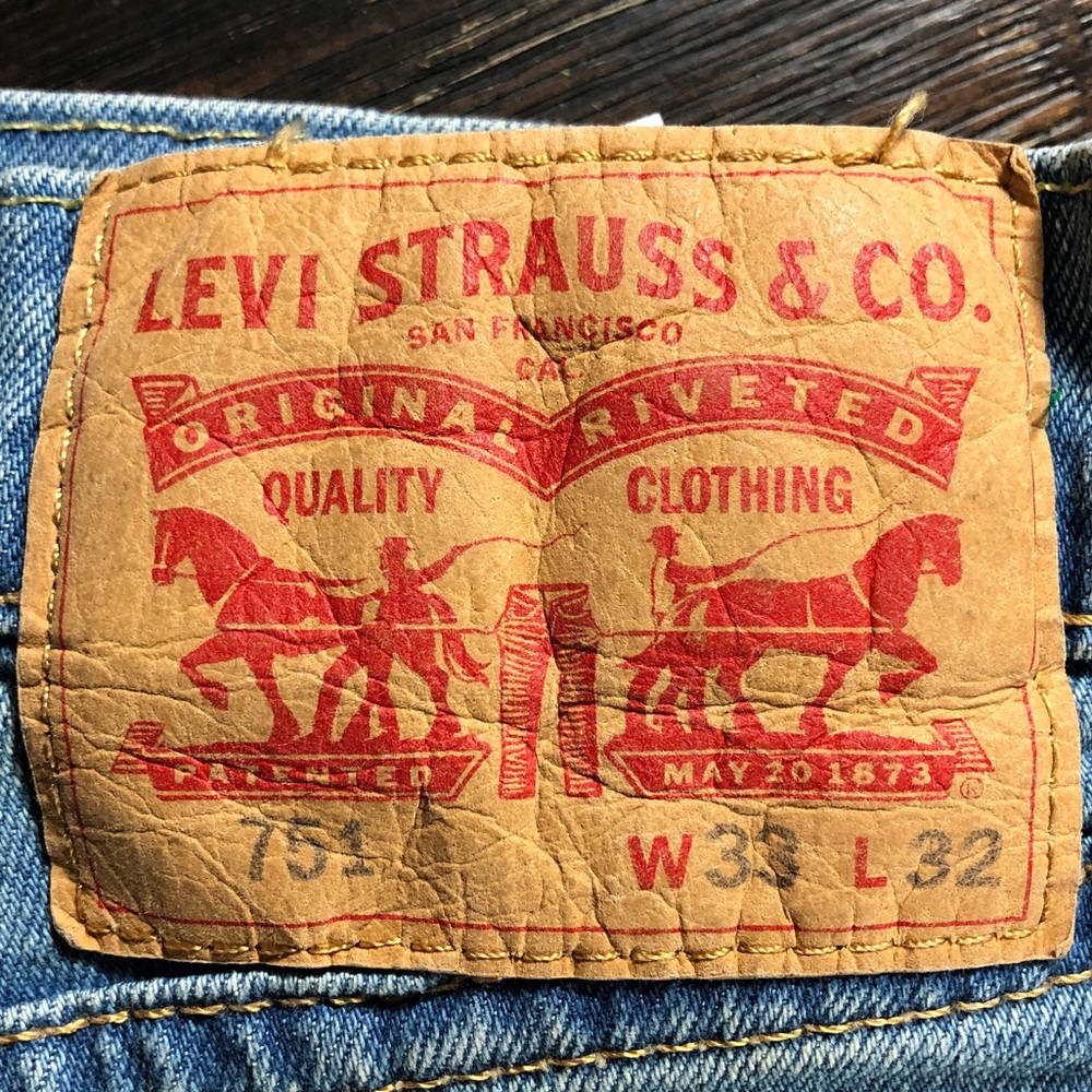 Levi 751 33x32 pants
